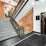 Urban-glam Centre With A Gym And Terrace 아파트 *