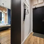 Urban-glam Centre With A Gym And Terrace *